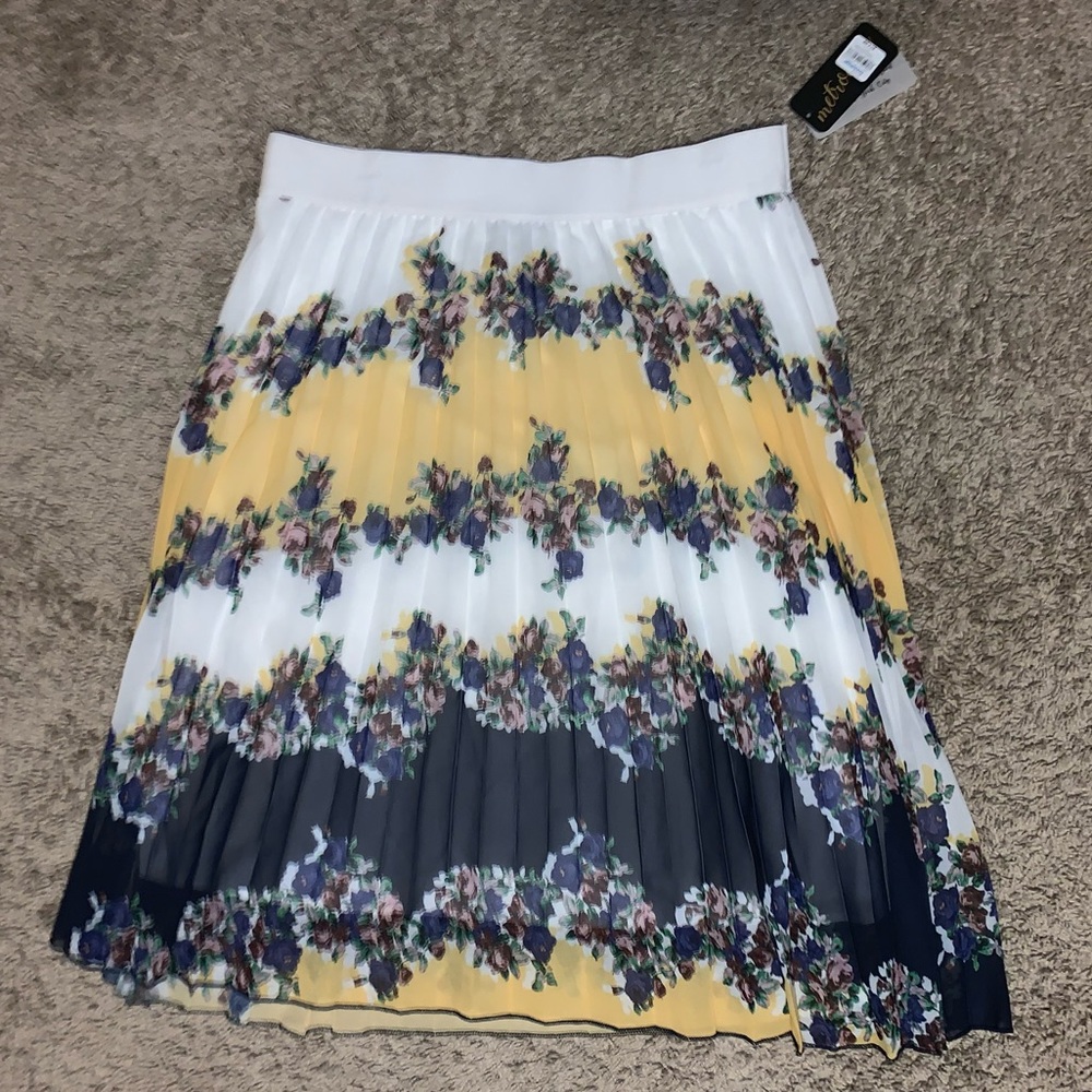 🌹 NWT METROWEAR skirt size XL